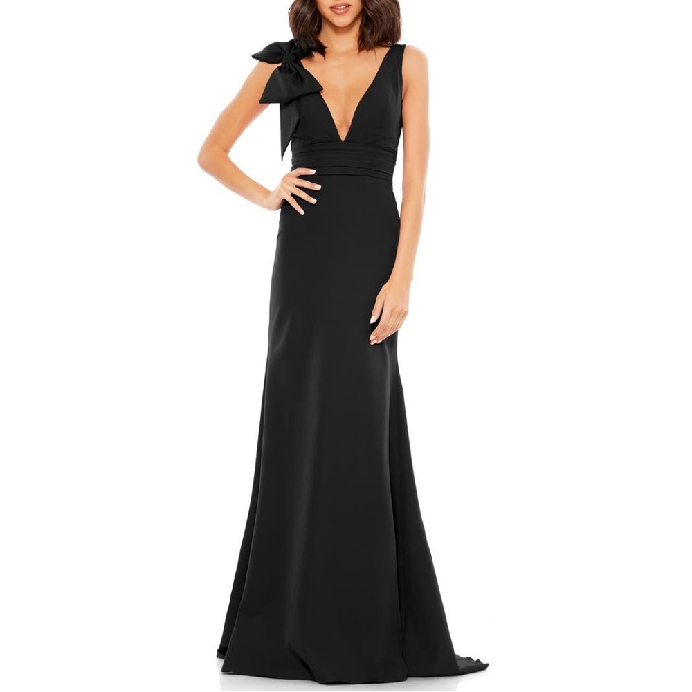 Mac Duggal Bow Shoulder V-Neck Gown Size 8 Nwot